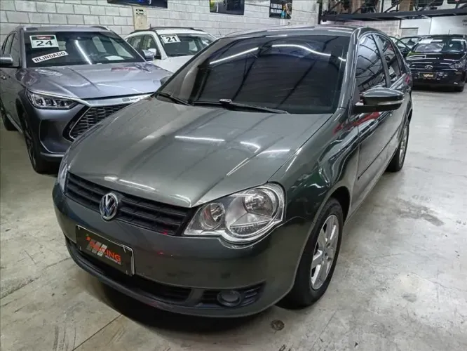 Volkswagen Polo Sedan I Motion 1.6 Total Flex 4P 2013