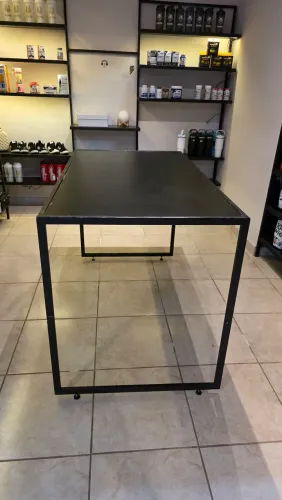 Mesa modelo industrial 1,46x0,80x0,95