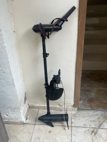 Motor elétrico para embarcações
