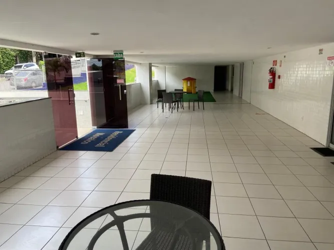 Apartamento na Luiz Anselmo 2/4