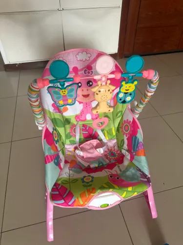 Cadeirinha de bebê bem conservada pouca usada