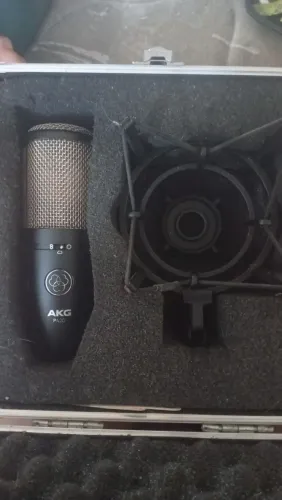 microfone AKG P420 usado