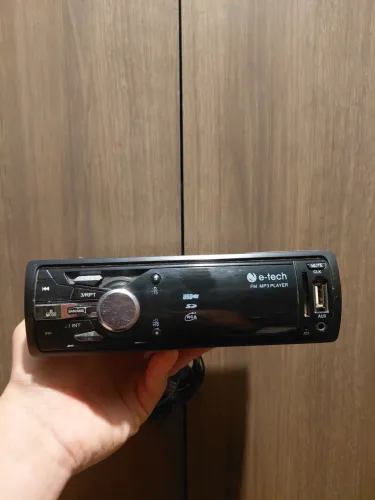 Som de Carro E-Tech com USB e Auxiliar