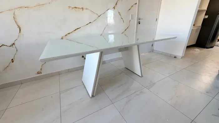 Mesa Herval 2888 - 1,80 x 1,00 - laqueada branca com tampo de vidro