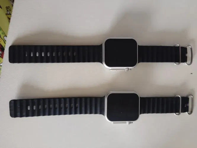 2 smartwatches estilo Ultra com caixa prateada