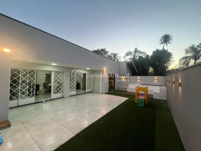 Casa térrea à venda no Condomínio Fiorella, em Valinhos.