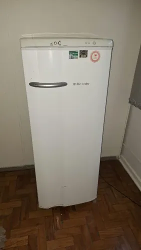 Geladeira usada em ótimo estado