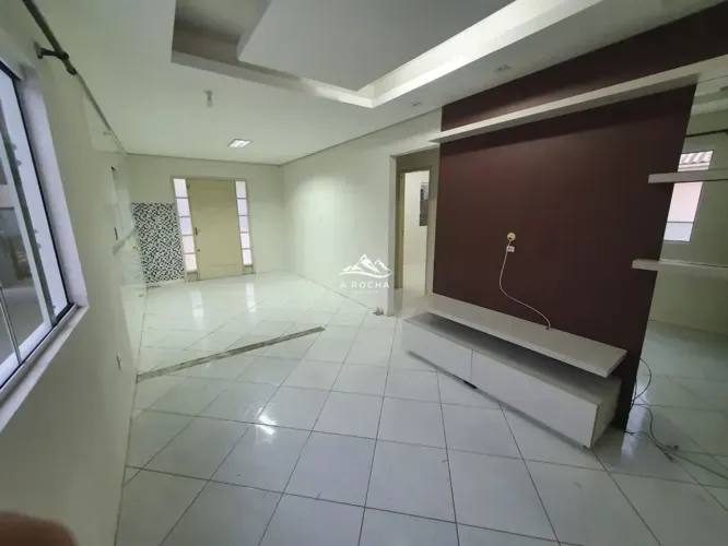 CASA DE 03 DORMITÓRIOS, 75M² CONSTRUÍDOS E 200M² DE TERRENO - SÃO SEBASTIÃO -PLH