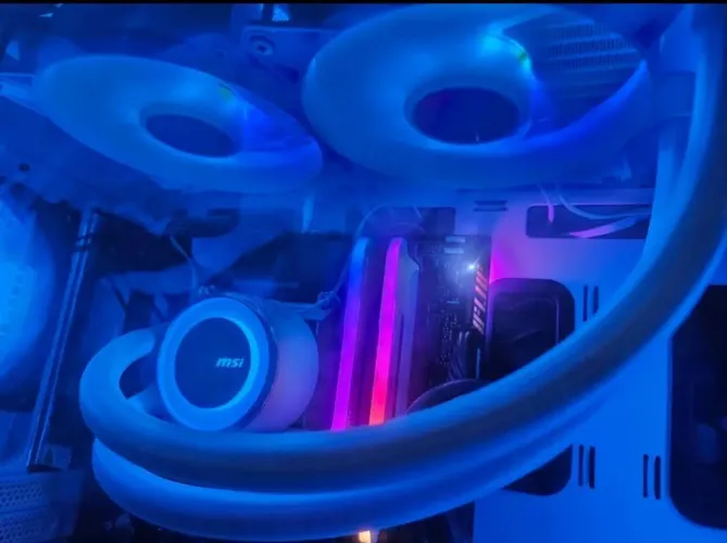Water cooler msi coreliquid e240
