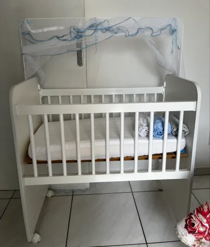 Mini Berço Grade Móvel com colchão 