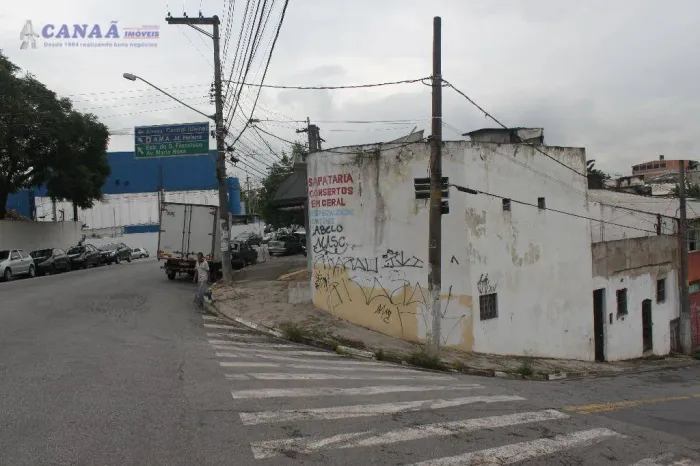 Terreno à venda com 7 casas e 5 salões para investimento, 201 m² por R$ 1.000.000 - Parque