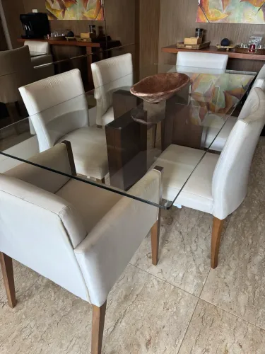 Mesa de jantar com 6 cadeiras