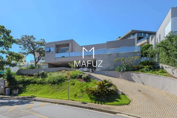 Casa à Venda Condomínio fechado: Mirante da Mata - Nova Lima/MG Área construída: 340 m² |