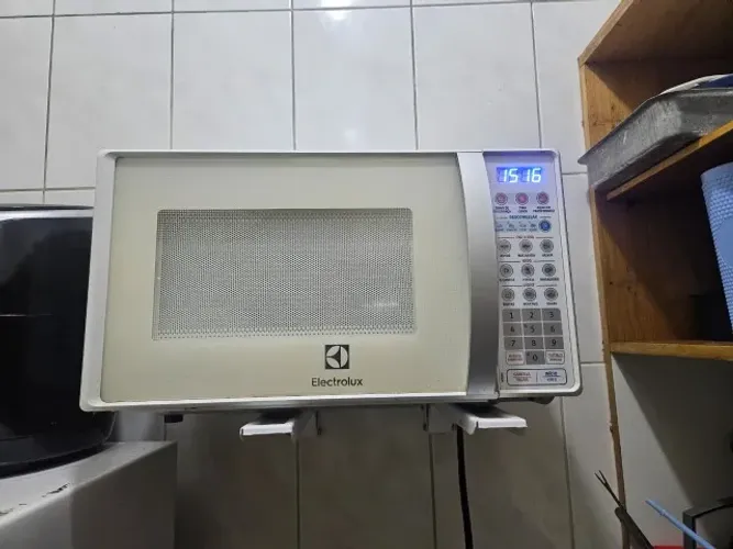 Microondas Electrolux + Suporte de Parede (Preço de Desapego)