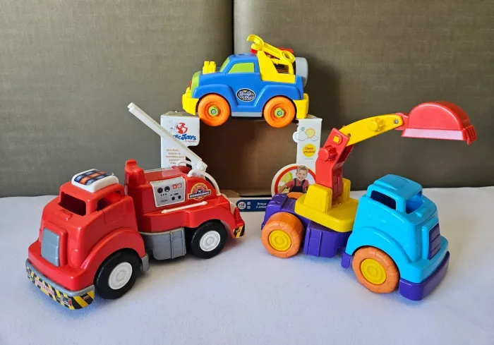2 Caminhões articulados + brinde 
