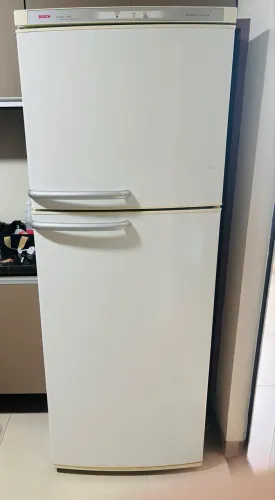 VENDO GELADEIRA EM PERFEITAS CONDIÇÕES