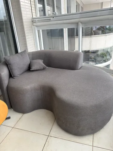 Sofá orgânico curvo 2 lugares