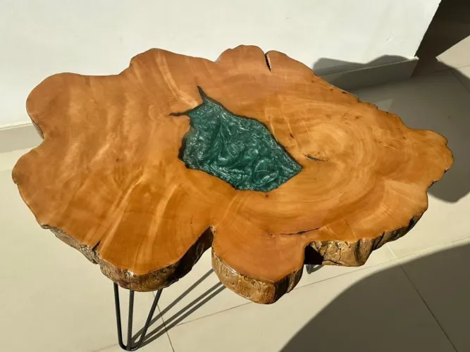Mesa resinada Peça única