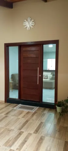 Casa a venda , excelente localização , 3 quartos sendo uma suíte, garagem para 2 veículo,