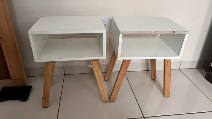 Mesinha de cabeceira