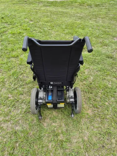Vende-se Cadeira de rodas motorizada