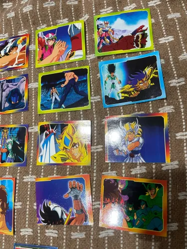 Figurinhas do álbum dos Cavaleiros do zodíaco