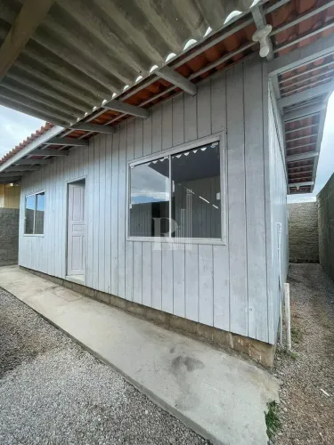 Casa para locação com 02 dormitórios e banheiro social, Areias, Tijucas, SC