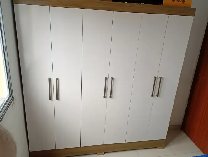 Guarda roupa 6 portas semi novo.