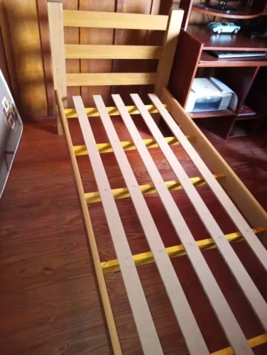 Cama de solteiro nova , aceito troca