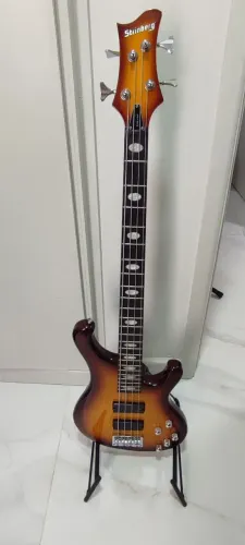 Baixo Strinberg
