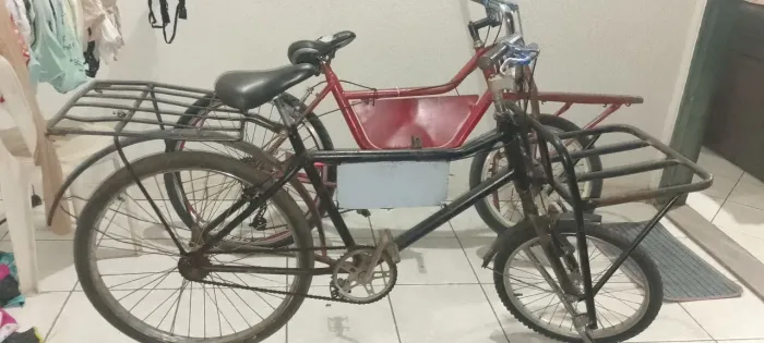 Vendo duas bicicletas cargueira precisa arrumar