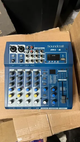 Mesa de Som Profissional Soundcraft MI-6 com 6 Canais