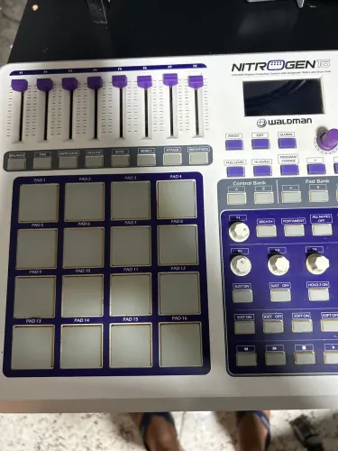 Controladora MIDI Waldman Nitrogen 16 - 16 Pads + 8 Faders | Excelente Estado