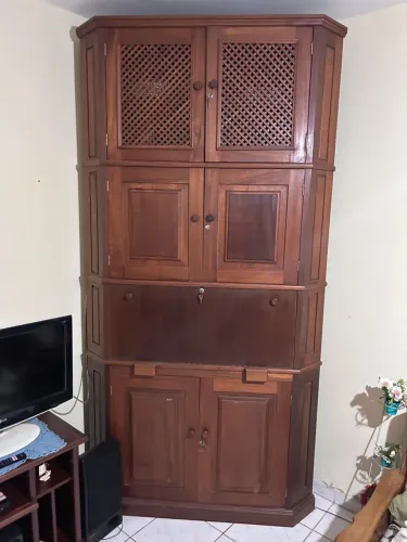 Armário de canto em madeira maciça - estilo colonial