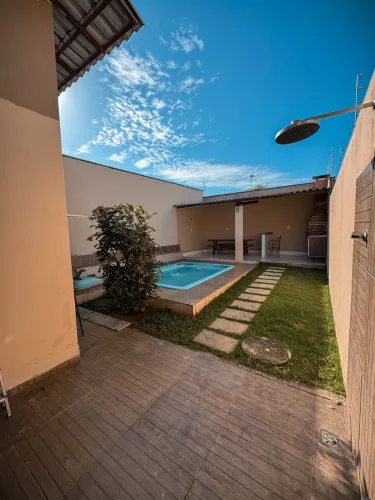 Casa com 3 quartos e piscina