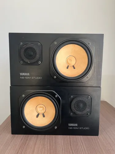Monitores Yamaha NS10 + Amplificador Alesis