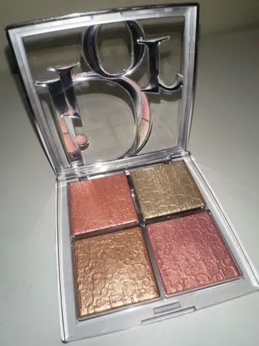 vendo kit de maquiagem