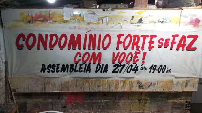 Promoções em faixas placas e letreiros 