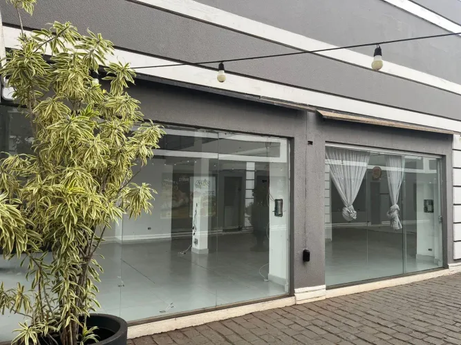 LOJA COMERCIAL | 30m² para Locação por R$ 2.200,00/mês  Rua Maringá, Londrina/PR.