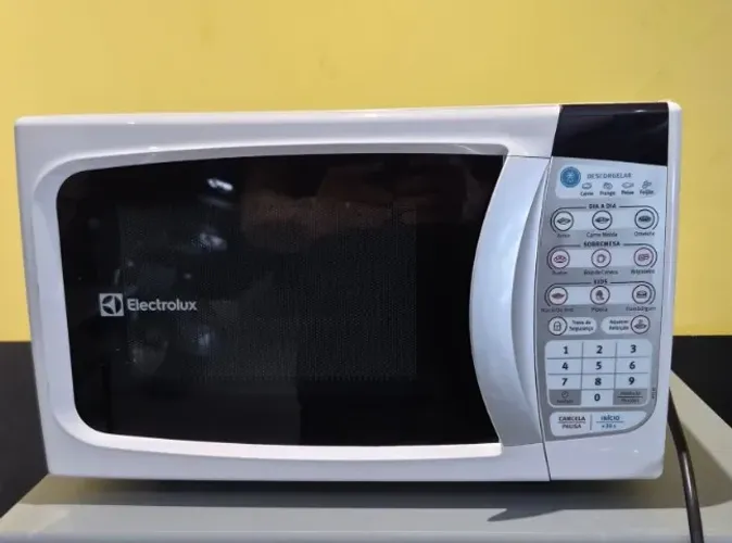Micro-ondas Electrolux MTD30 20L 127V - Estado de Novo / Muito Conservado!