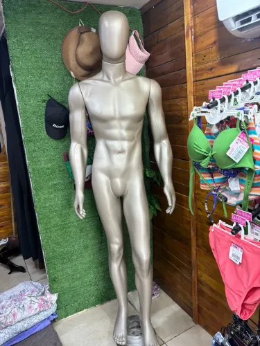 Manequim masculino retirar na Penha