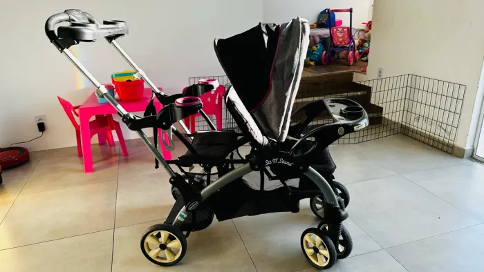 Oportunidade carrinho duplo de bebê importado