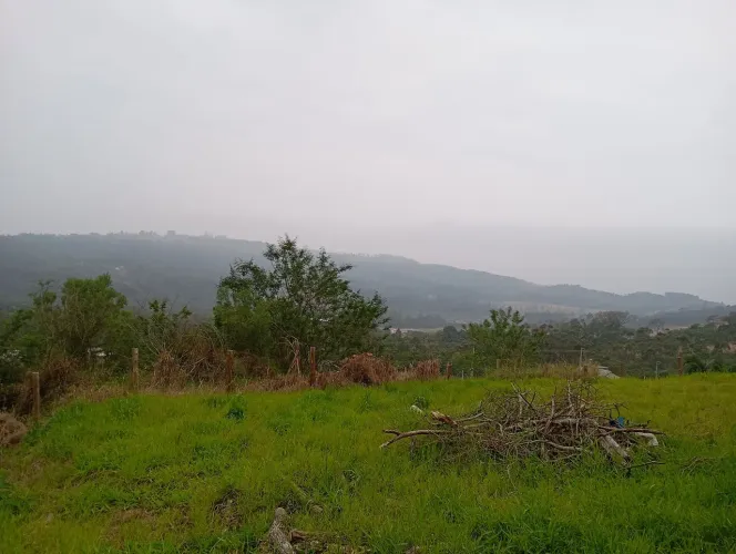 Vista privilegiada,a 5 minutos do centro de Criciúma. Área verde linda.