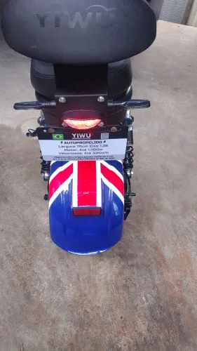 Vendo moto eletrônica semi nova com apenas 250 km rodados