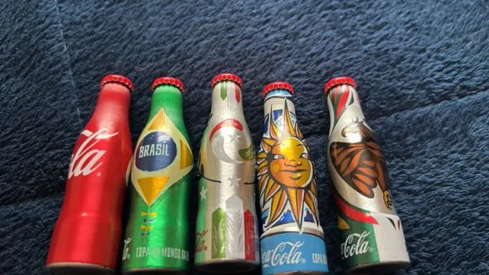 5 Mini Garrafas Coca Cola + Fuleco (Chocolate Garoto) - Copa do Mundo FIFA 2014