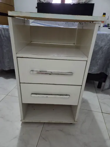 Criado mudo por 100 reais