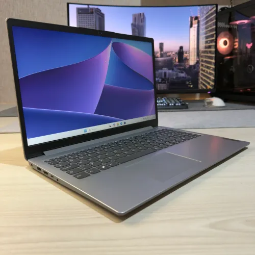 Notebook Lenovo IdeaPad 1 - Ryzen 5 7520U 8GB RAM DDR5 SSD 256GB W11 (Com Garantia)