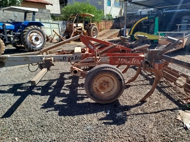 Subsolador Stara 7 hastes de desarme automático
