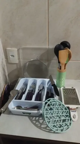 Talheres e utensílios domésticos diversos