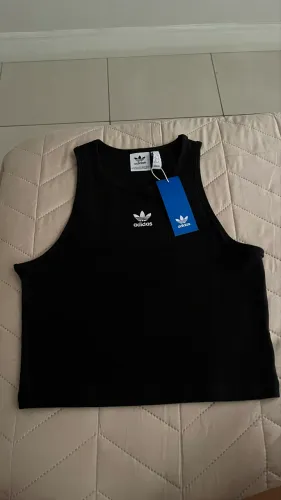 Blusa Adidas com etiqueta